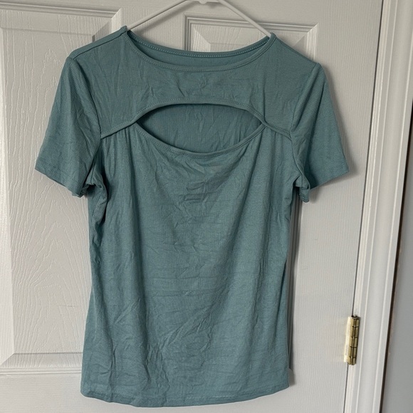 Tops - Turquoise hollow out top